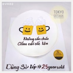 Bánh sinh nhật Cầm cốc lên