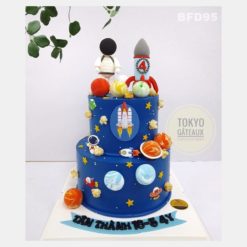 Bánh sinh nhật Du Hành Vũ Trụ