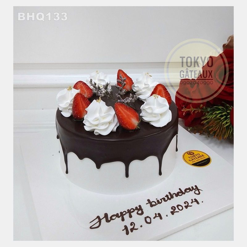 Bánh sinh nhật Strawberry Drip Cake