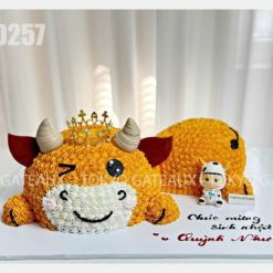 Bánh sinh nhât Trâu Vàng